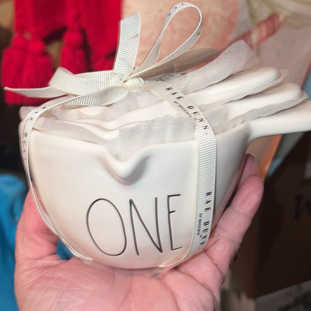 Rae Dunn Handle measuring cups